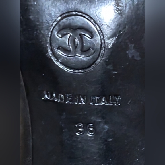 CHANEL • Quilted Leather Vintage Pumps in Black - Picture 8 of 8